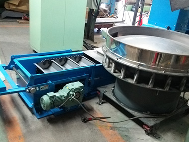 ピボットコンベヤ調整ケース側電動機の写真