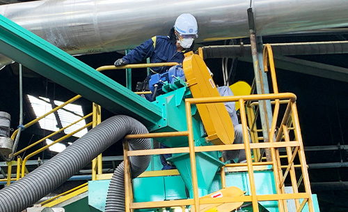 メンテナンスをしている様子の写真